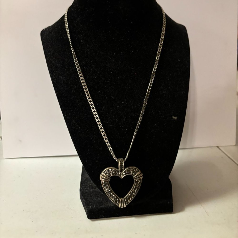 Beautiful Silver with intercut design inlayed with chipped rhinestone Necklace